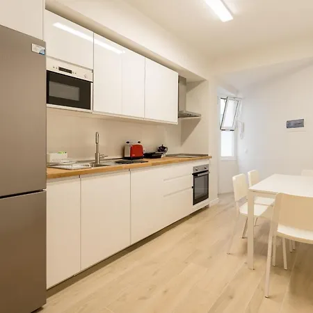 Apartament New 4 Bedroom In Plaza Del Principe