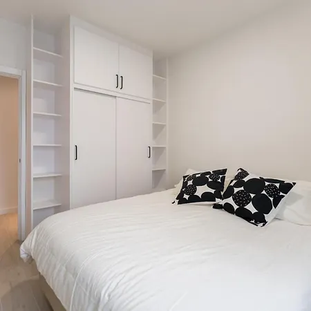 Apartament New 4 Bedroom In Plaza Del Principe